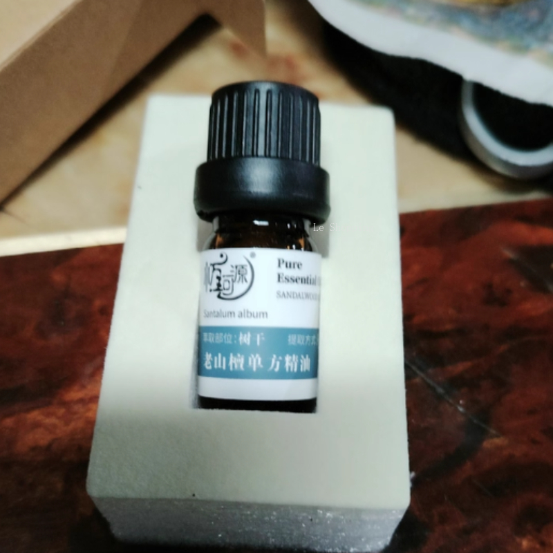 Indian Mysore Old Mountain San - Sandalwood Perfume Oil recension och pris
